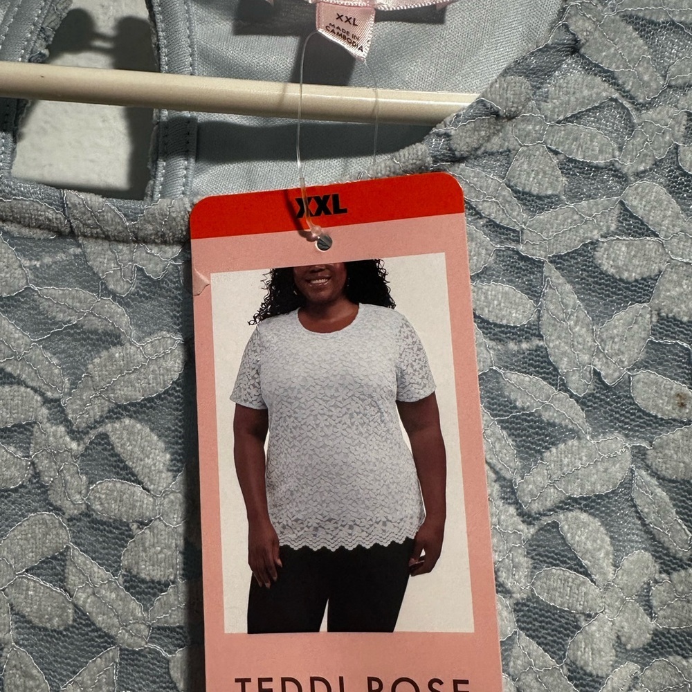Elegant Floral Lace Blouse in Light Gray - Picture 3 of 5